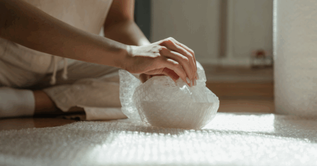 What is the cheapest day to hire a moving company?