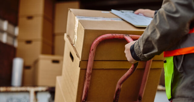 How to Decide What to Pack When Moving?